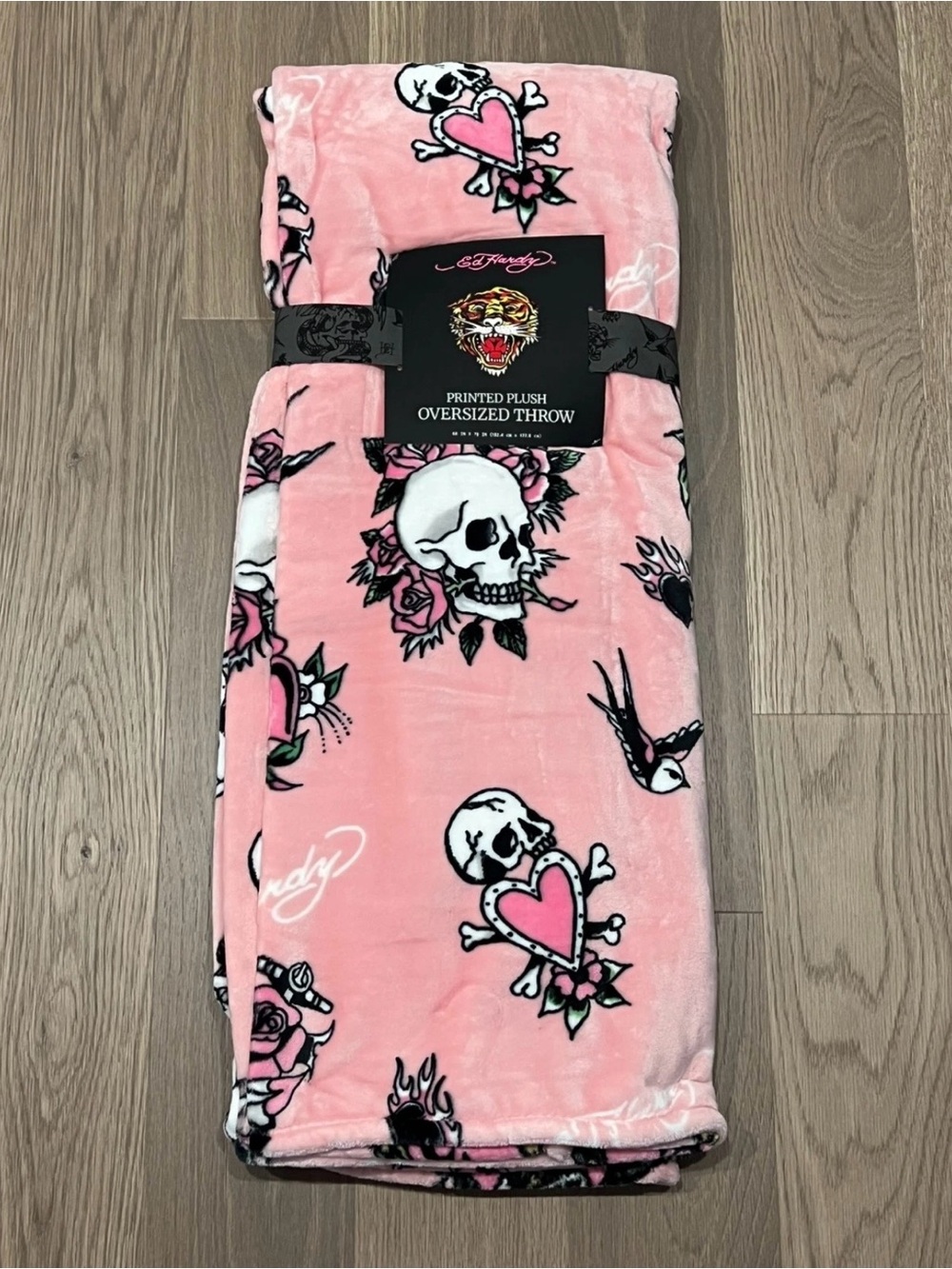 ED HARDY Pink Plush Oversized Throw Blanket 60x70 Skull Crossbones Heart Y2K NWT
